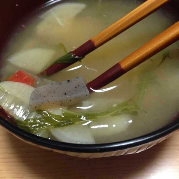 丸大根と水菜とこんにゃくの味噌汁(*^^*)